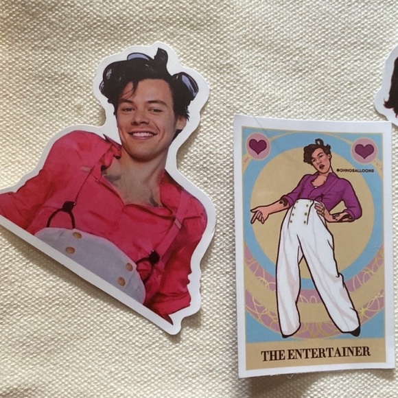 2 LEFT🆕 HARRY STYLES BUNDLE: Butterfly Canvas
Make-up Bag, Socks and 3 Stickers - Picture 4 of 5